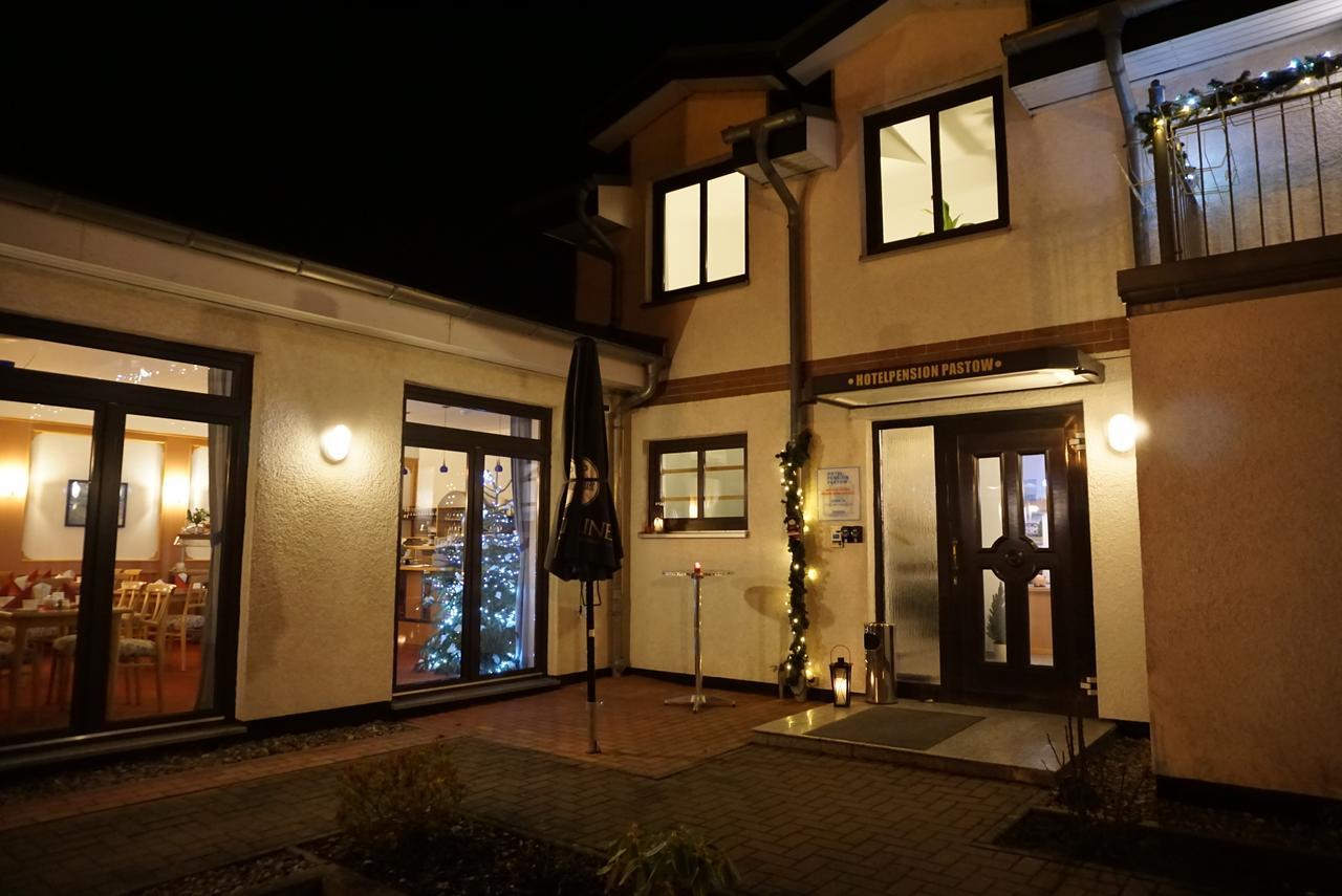 Hotel-Pension Pastow Garni Broderstorf Exterior photo