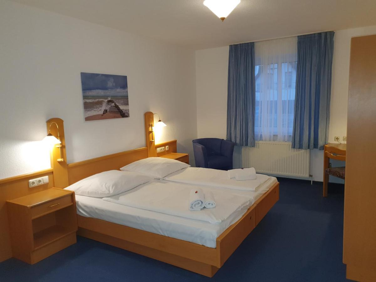 Hotel-Pension Pastow Garni Broderstorf Exterior photo